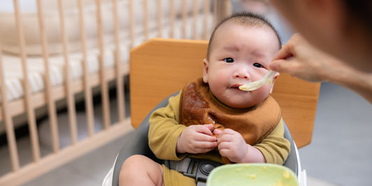 Starting Solids in: A Parent's Guide to First Foods and Readiness Signs
